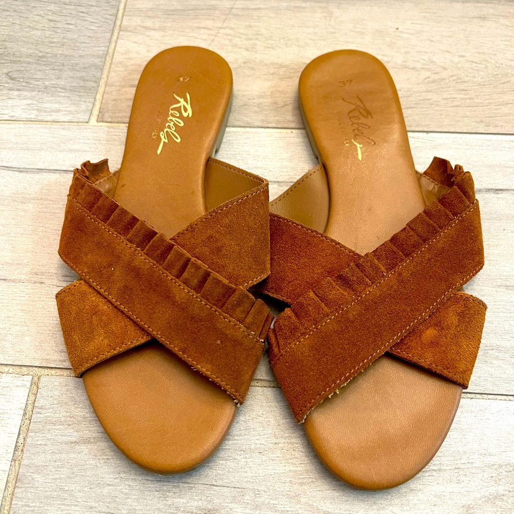 Brown ruffle sandal